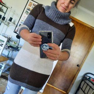 Pink Rose medium turtleneck sweater, long length, mid length sleeves